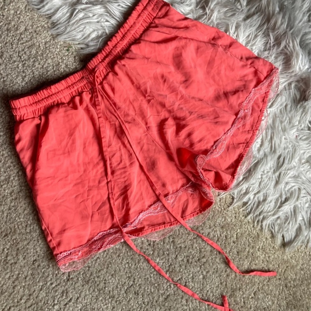 Coral shorts 🧡